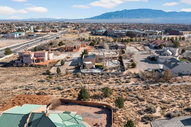 9705 Coneflower Drive NW, Albuquerque, NM 87114