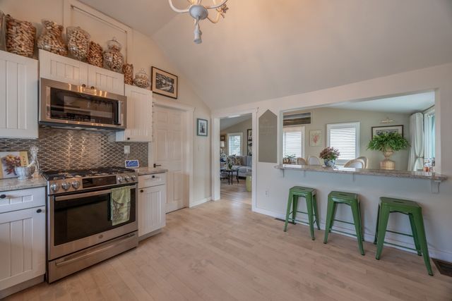 13 Lincoln St, Wareham, MA 02571