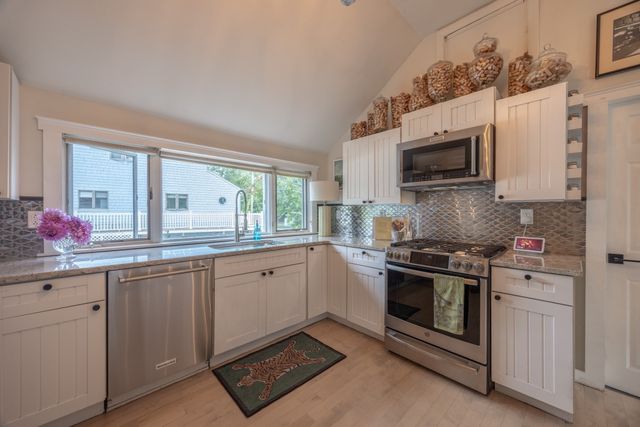 13 Lincoln St, Wareham, MA 02571