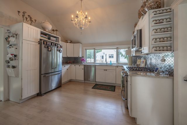13 Lincoln St, Wareham, MA 02571