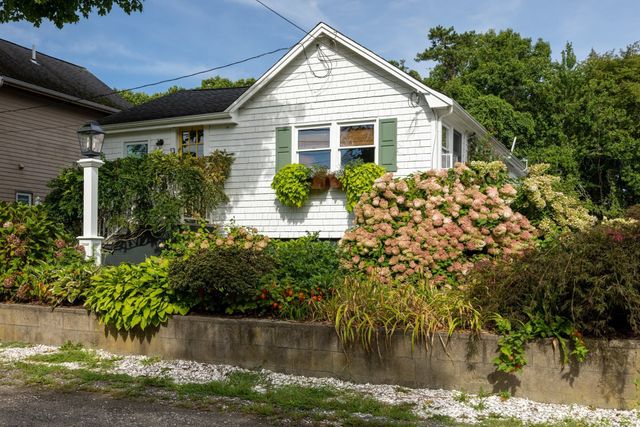 13 Lincoln St, Wareham, MA 02571