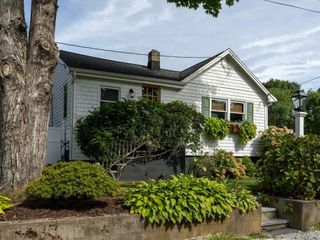 13 Lincoln St, Wareham, MA 02571