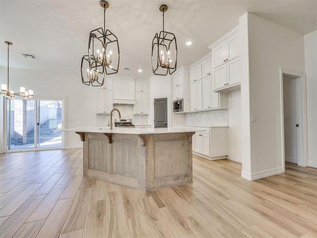 16225 Whistle Creek Boulevard, Edmond, OK 73013