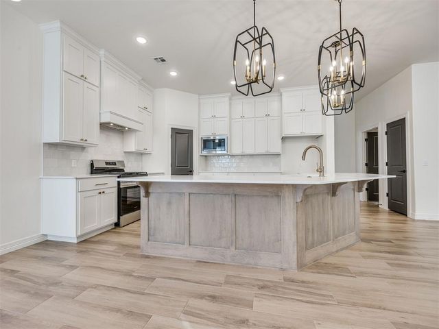 16225 Whistle Creek Boulevard, Edmond, OK 73013