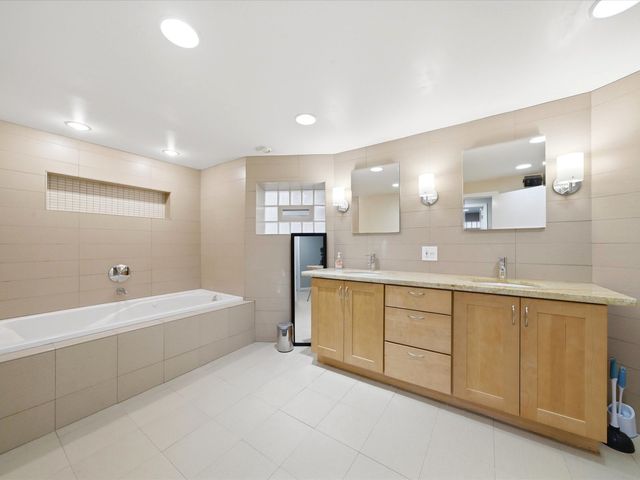 5919 N Bernard Street, Chicago, IL 60659