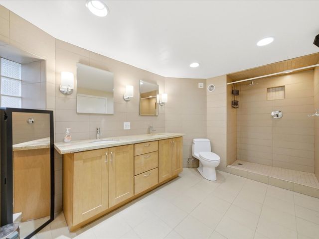 5919 N Bernard Street, Chicago, IL 60659