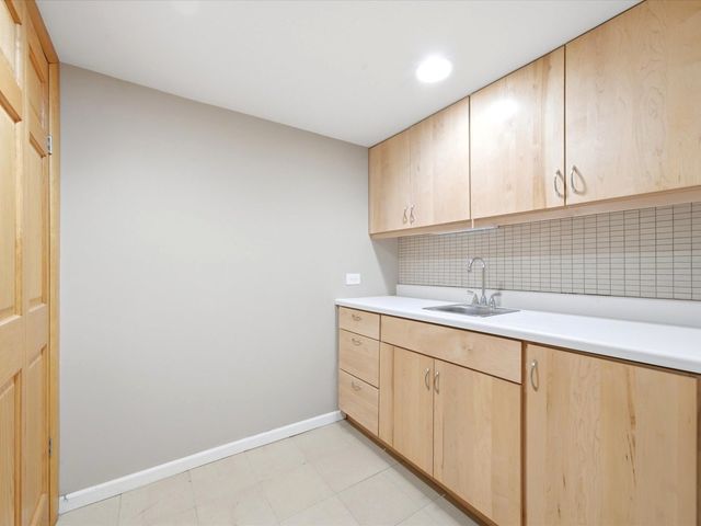 5919 N Bernard Street, Chicago, IL 60659
