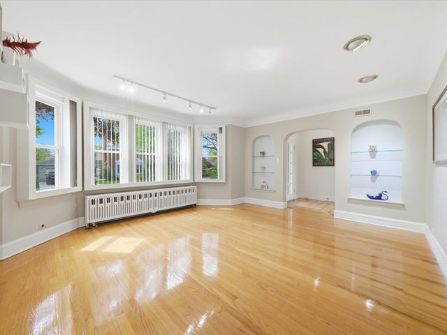 5919 N Bernard Street, Chicago, IL 60659