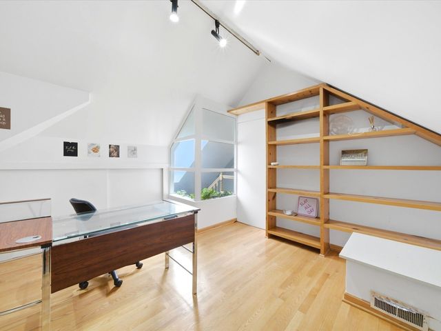 5919 N Bernard Street, Chicago, IL 60659