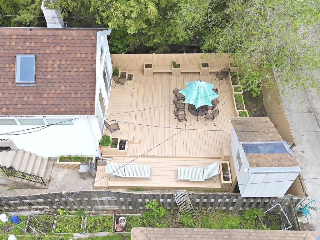 Image 25 of property listing at 5919 N Bernard Street, Chicago, IL 60659