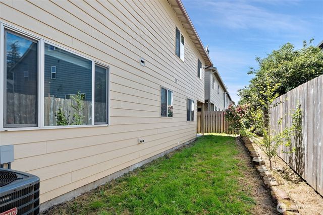 220 NE Tronson Circle, Bremerton, WA 98311