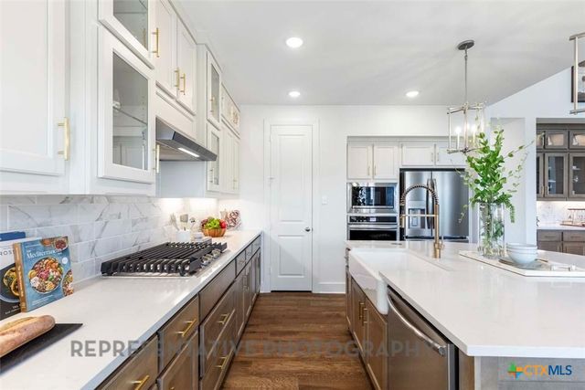 8704 Peristyle Drive, Austin, TX 78744
