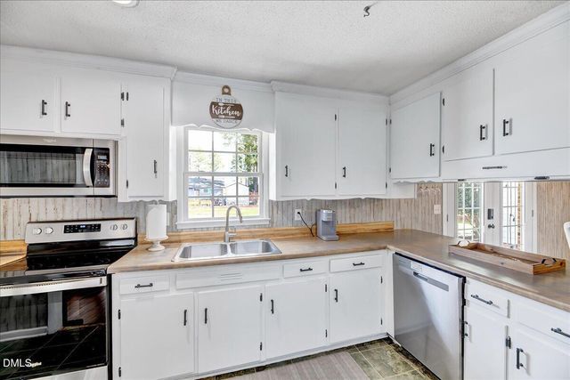 1343 NC Hwy 27 W, Benson, NC 27504