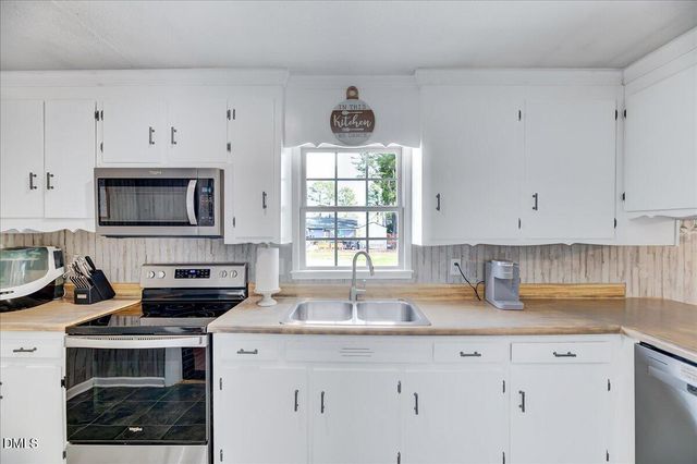 1343 NC Hwy 27 W, Benson, NC 27504