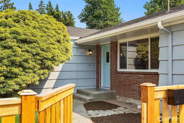 211 N 160th Street, Shoreline, WA 98133
