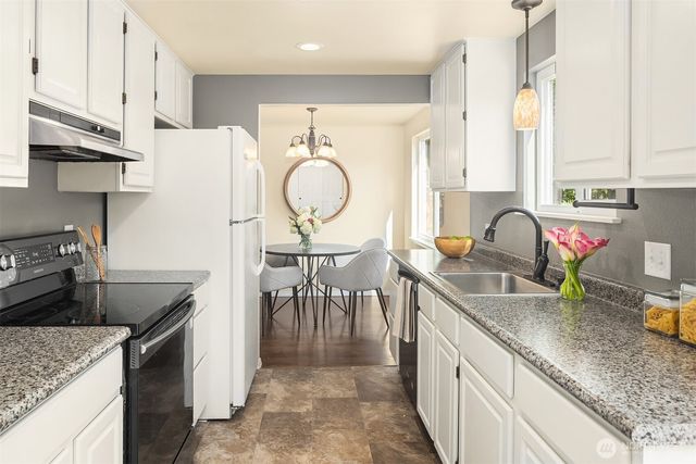 211 N 160th Street, Shoreline, WA 98133