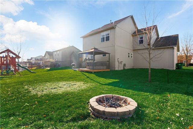 21270 W 227th Street, Spring Hill, KS 66083
