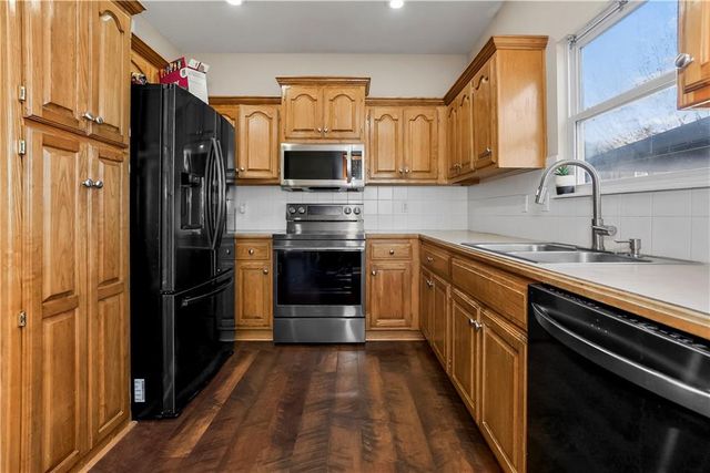 21270 W 227th Street, Spring Hill, KS 66083