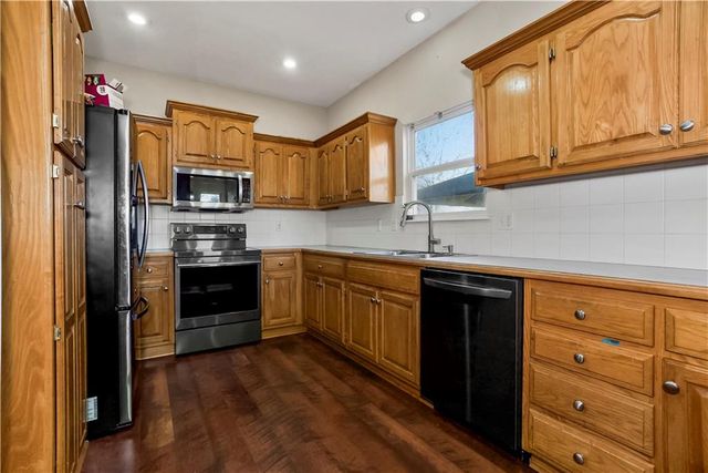 21270 W 227th Street, Spring Hill, KS 66083