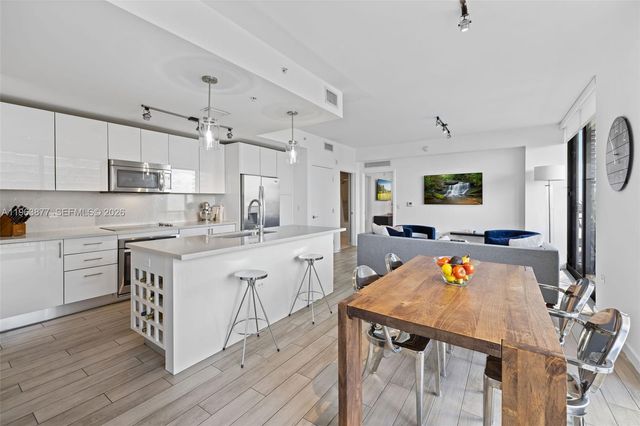 999 SW 1st Ave 2303, Miami, FL 33130