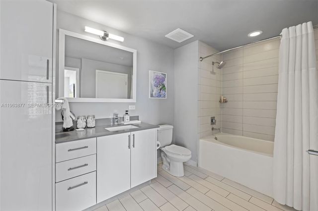 999 SW 1st Ave 2303, Miami, FL 33130