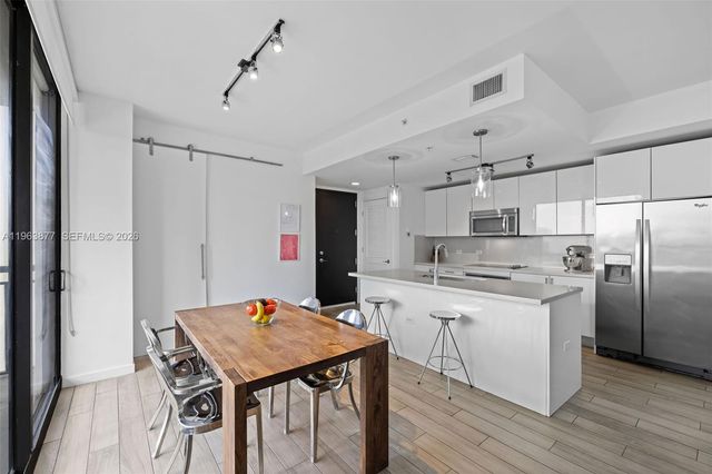 999 SW 1st Ave 2303, Miami, FL 33130