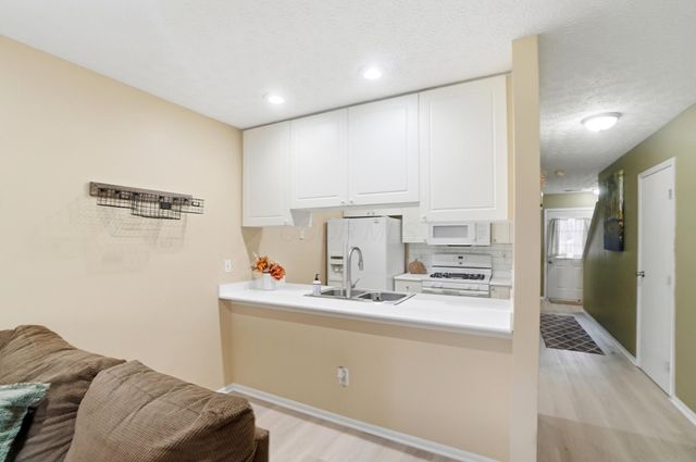 6830 Axtel Drive, 23C, Canal Winchester, OH 43110