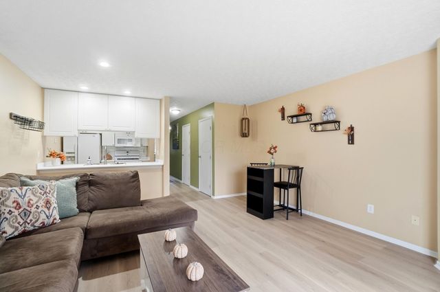 6830 Axtel Drive, 23C, Canal Winchester, OH 43110