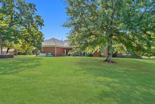 23390 Hunters Trail, Edmond, OK 73025