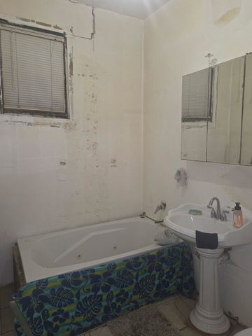 5914 S Princeton Avenue, Chicago, IL 60621