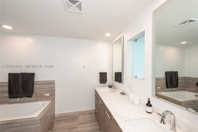 360 Ocean Dr 904S, Key Biscayne, FL 33149