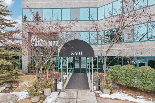 5601 Smetana Drive 510, Minnetonka, MN 55343