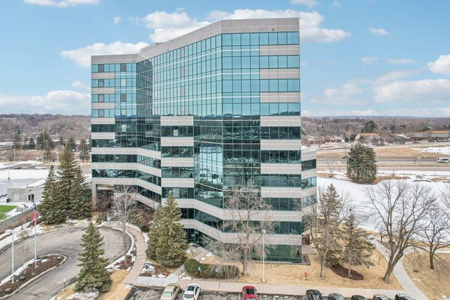 5601 Smetana Drive 510, Minnetonka, MN 55343