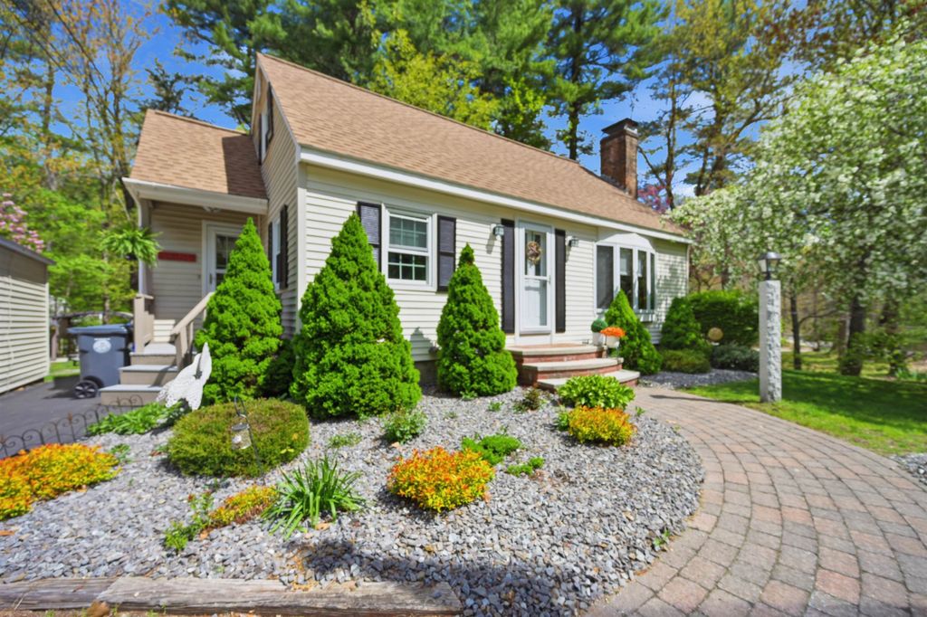 Image 1 of property listing at 84 Woodridge Road, Hampstead, NH 03826