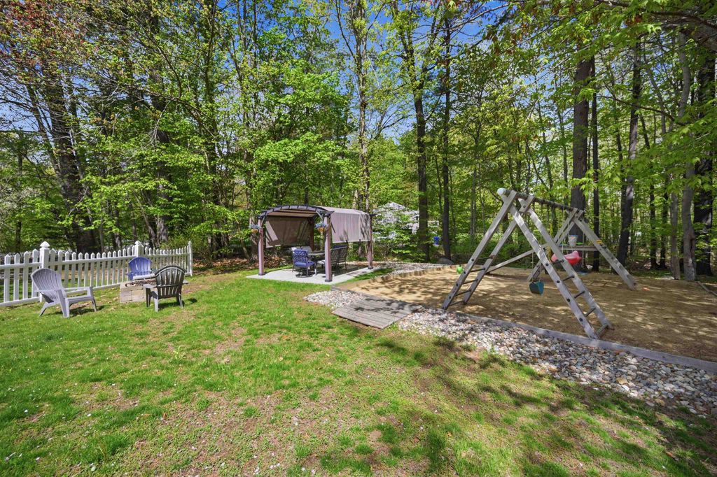 Image 46 of property listing at 84 Woodridge Road, Hampstead, NH 03826