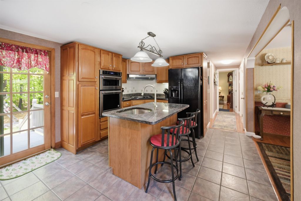 Image 6 of property listing at 84 Woodridge Road, Hampstead, NH 03826