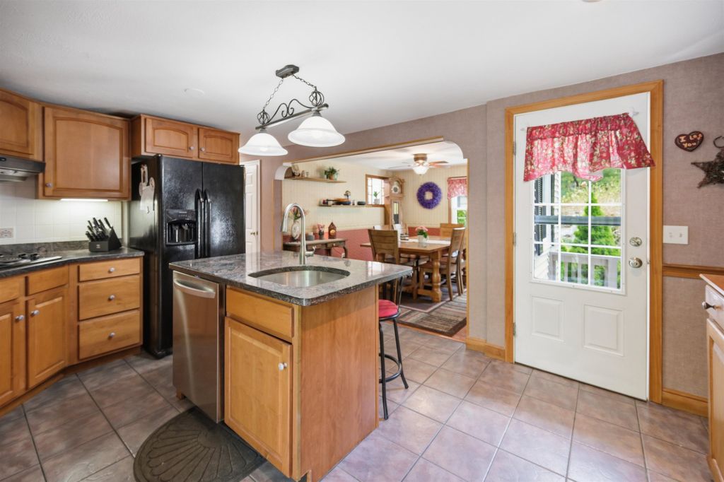 Image 9 of property listing at 84 Woodridge Road, Hampstead, NH 03826