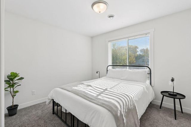 2084 E Reaney Avenue, Saint Paul, MN 55119