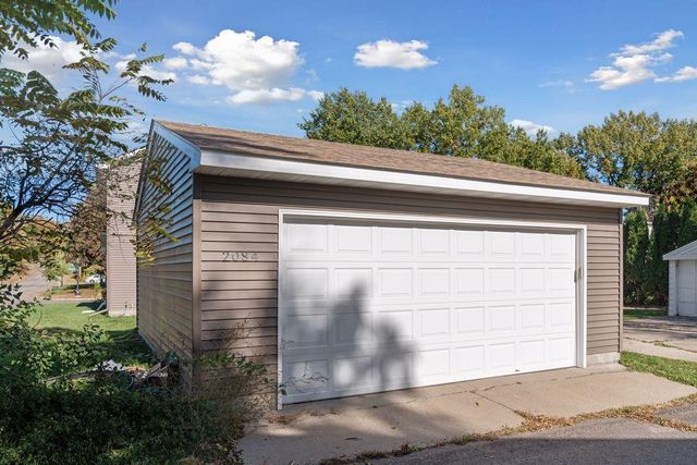 2084 E Reaney Avenue, Saint Paul, MN 55119