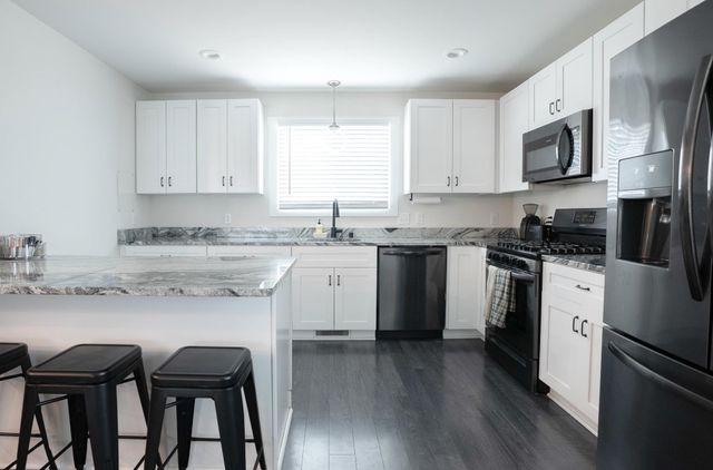 2084 E Reaney Avenue, Saint Paul, MN 55119