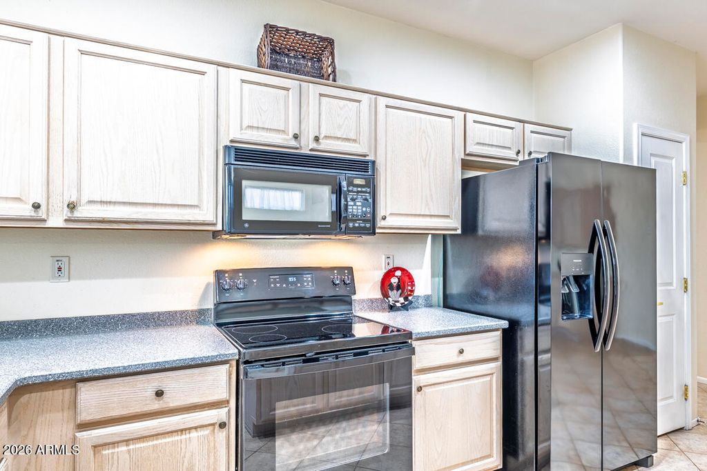 Image 10 of property listing at 16024 W RIO VERDE Court, Surprise, AZ 85374