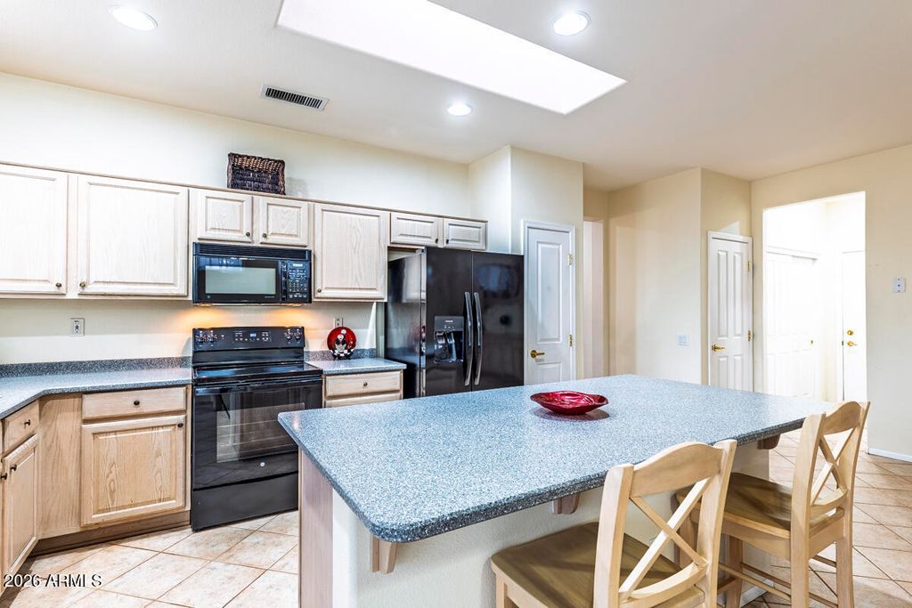 Image 9 of property listing at 16024 W RIO VERDE Court, Surprise, AZ 85374