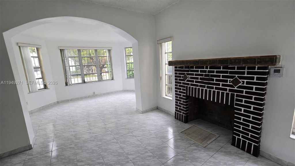 2340 SW 11 st 0, Miami, FL 33135