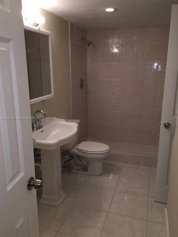 4164 Inverrary Drive 813, Lauderhill, FL 33319