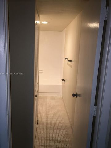 4164 Inverrary Drive 813, Lauderhill, FL 33319