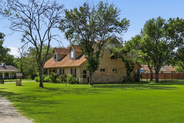 108 S Walnut Street, Roanoke, TX 76262
