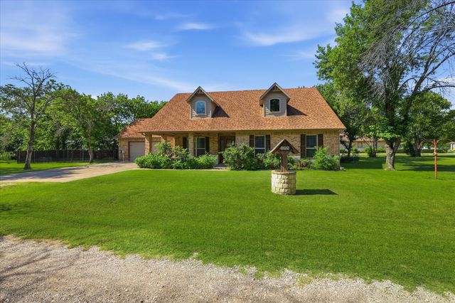 108 S Walnut Street, Roanoke, TX 76262