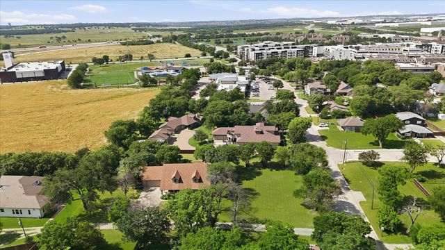 108 S Walnut Street, Roanoke, TX 76262