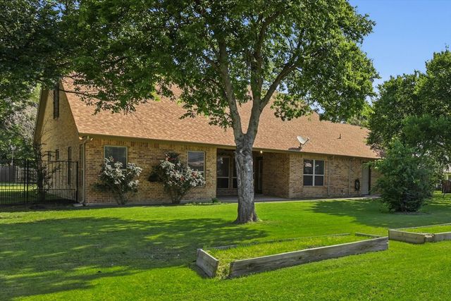 108 S Walnut Street, Roanoke, TX 76262
