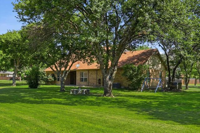 108 S Walnut Street, Roanoke, TX 76262